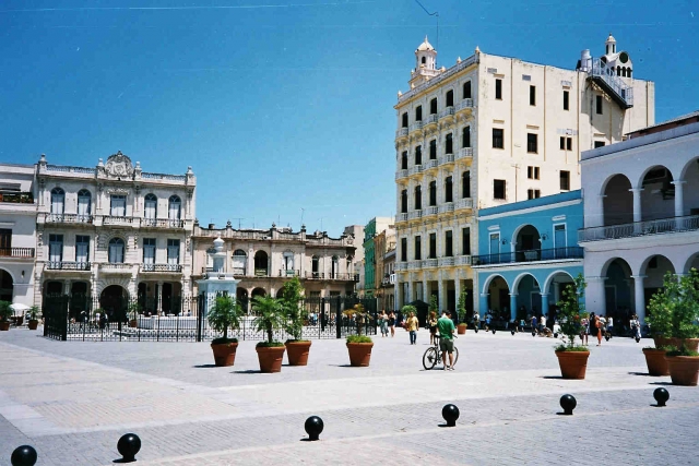 Старая площадь Гаваны Плаза Нуэва (Plaza Vieja, Плаза Вьеха)